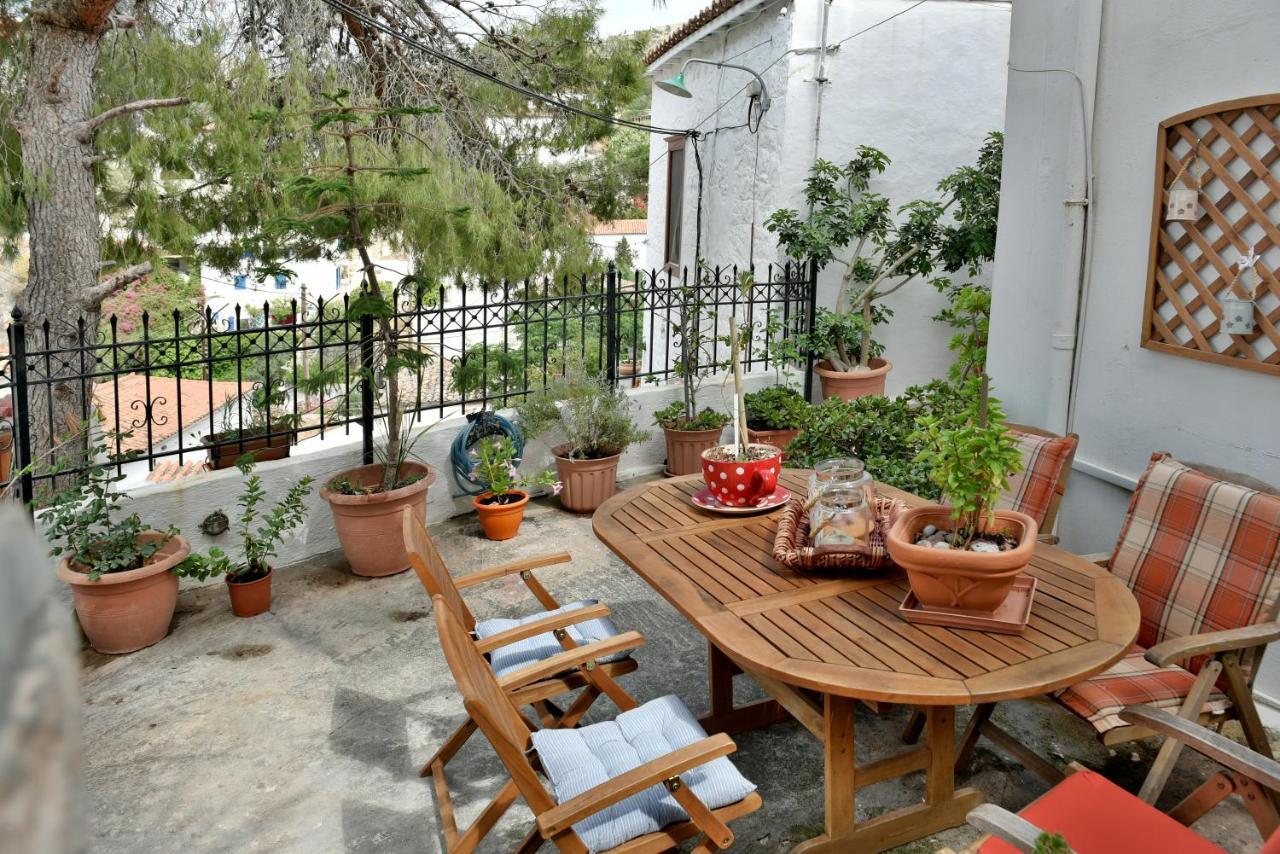 Grandmas Guest House Идра Экстерьер фото