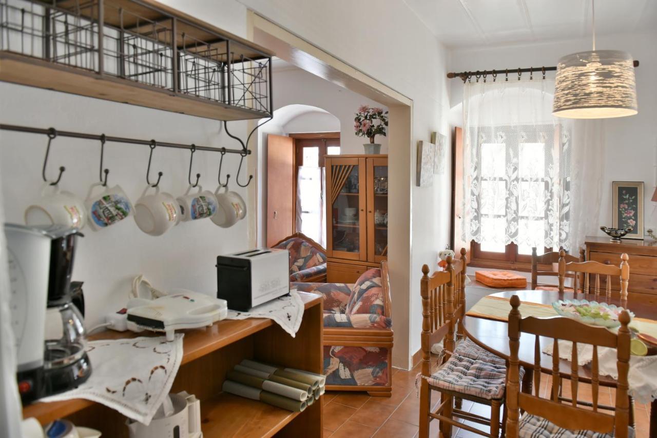 Grandmas Guest House Идра Экстерьер фото